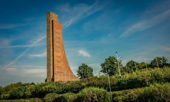 Laboe U-Boot & Ehrenmal: Maritimer Tagesausflug (ca. 45 Min.)
