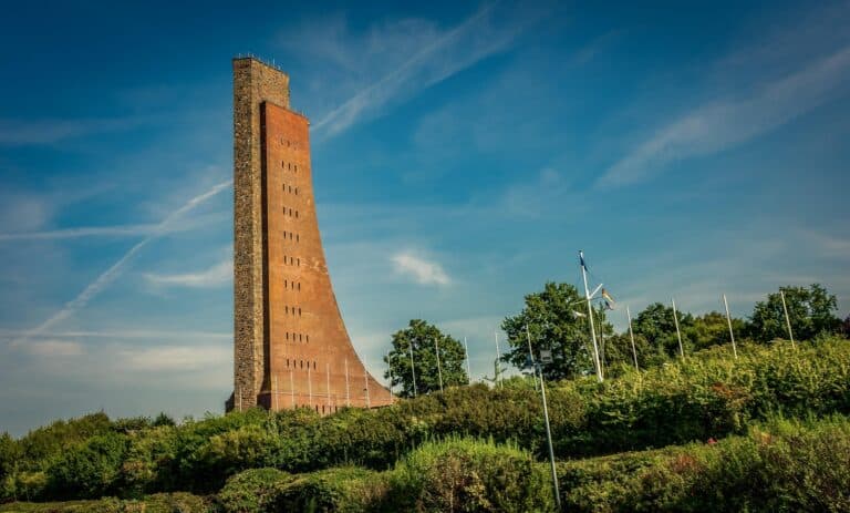 Laboe U-Boot & Ehrenmal: Maritimer Tagesausflug (ca. 45 Min.)